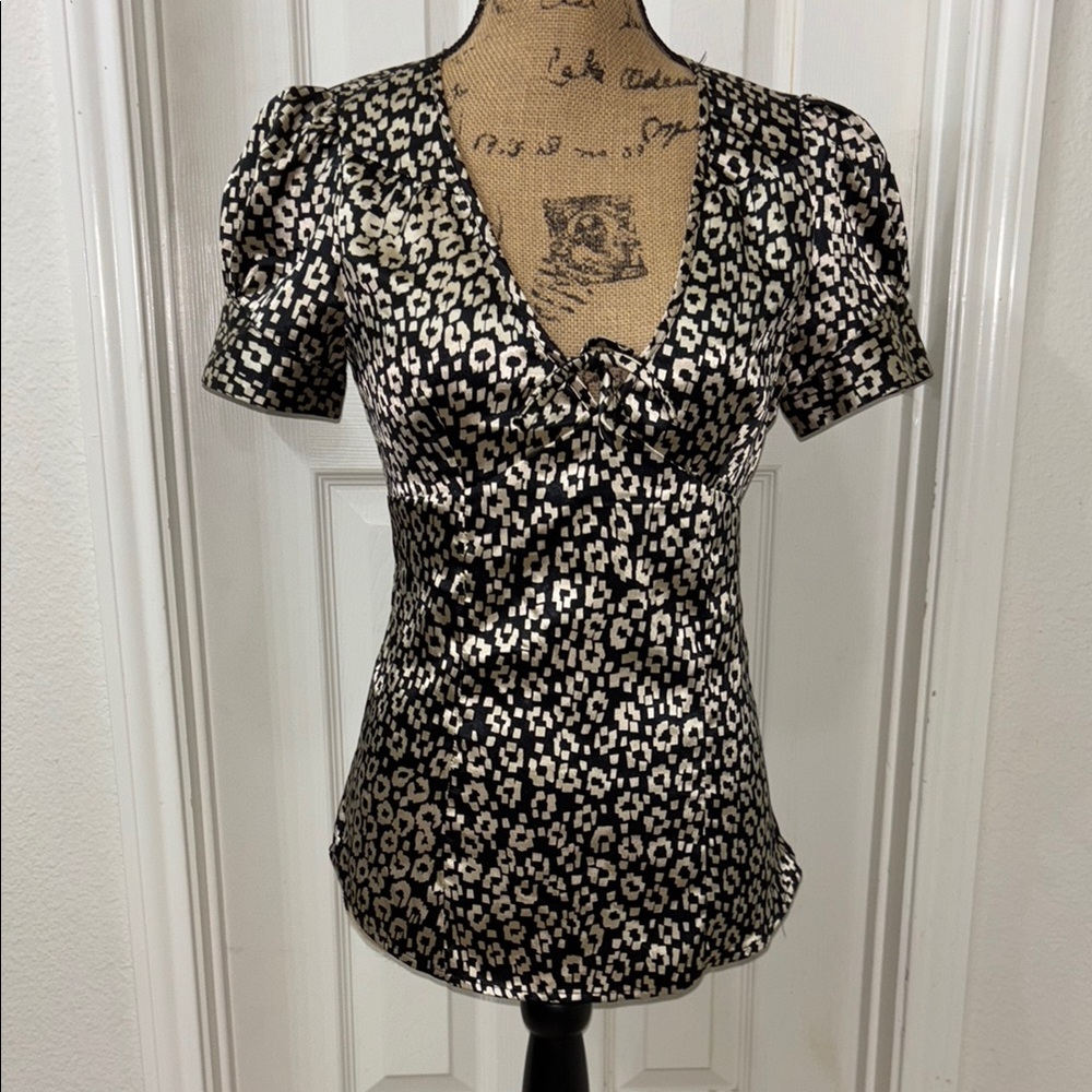 Guess Black and White Fitted Blouse with Tie Front
